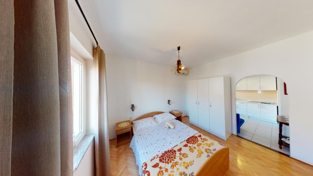 Apartments Riva Metajna Exterior photo