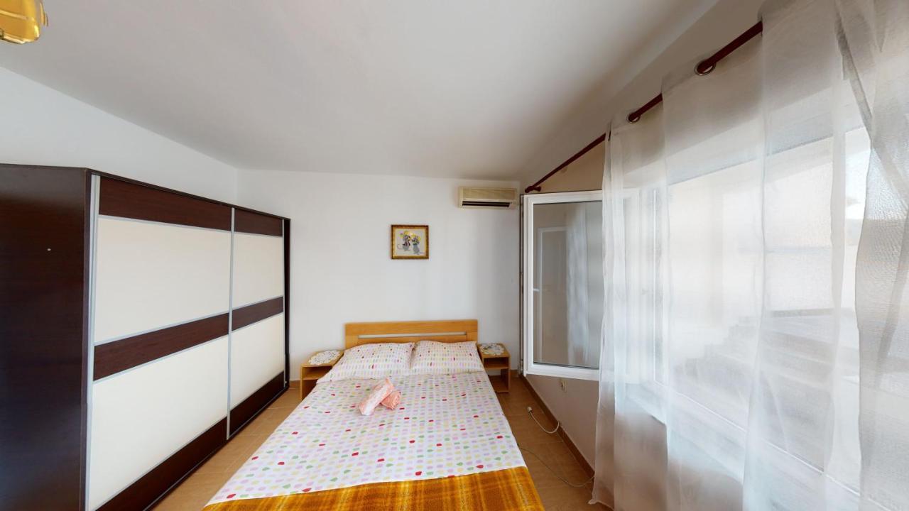 Apartments Riva Metajna Exterior photo