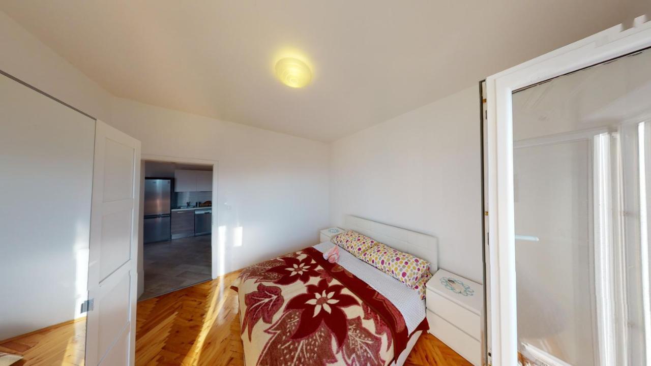 Apartments Riva Metajna Exterior photo