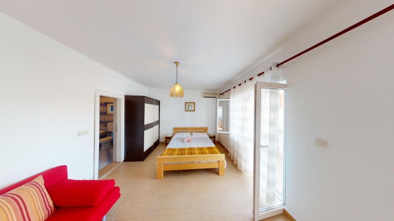 Apartments Riva Metajna Exterior photo