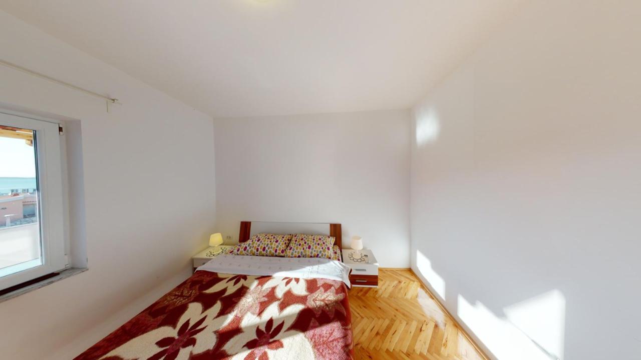 Apartments Riva Metajna Exterior photo
