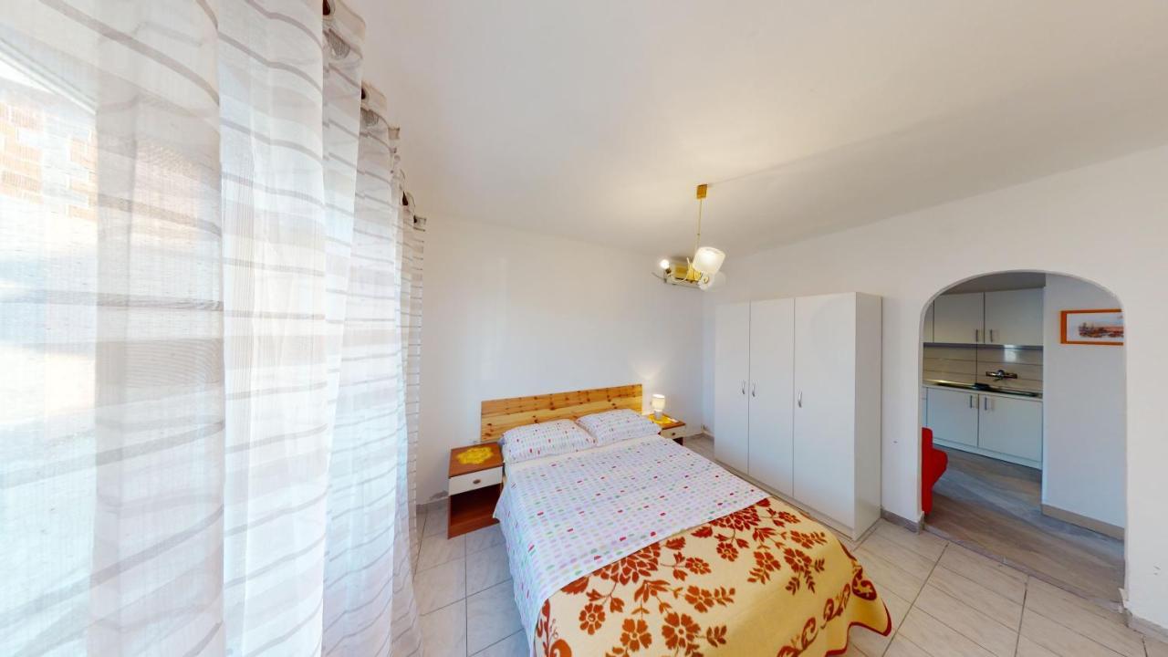 Apartments Riva Metajna Exterior photo