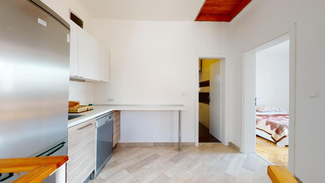 Apartments Riva Metajna Exterior photo