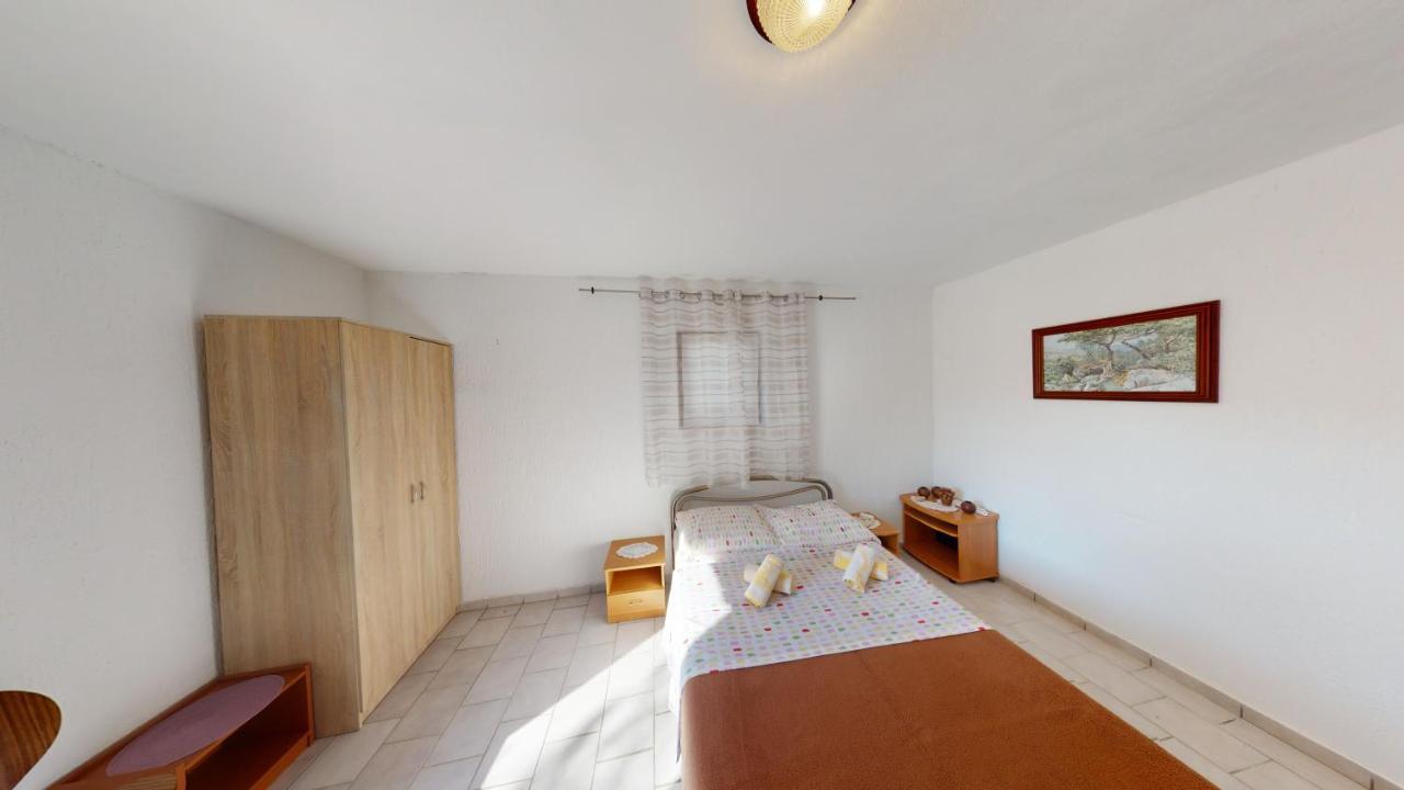 Apartments Riva Metajna Exterior photo