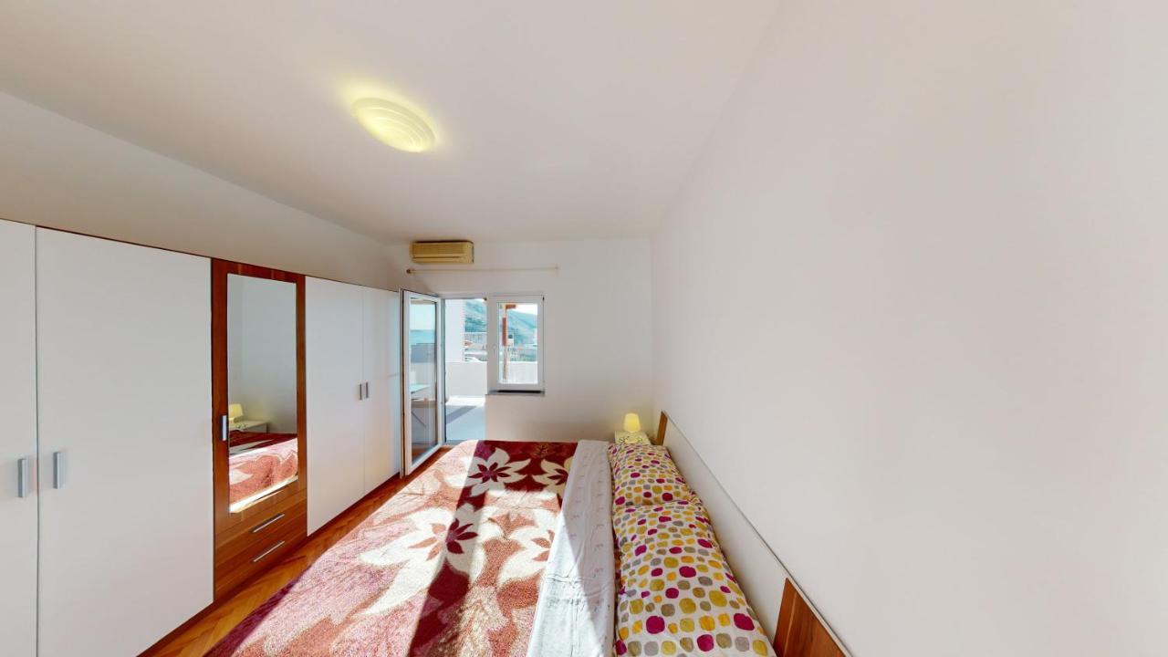 Apartments Riva Metajna Exterior photo