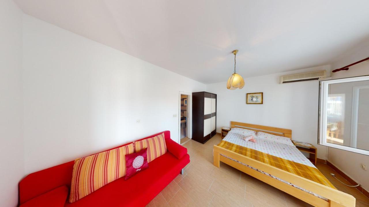 Apartments Riva Metajna Exterior photo
