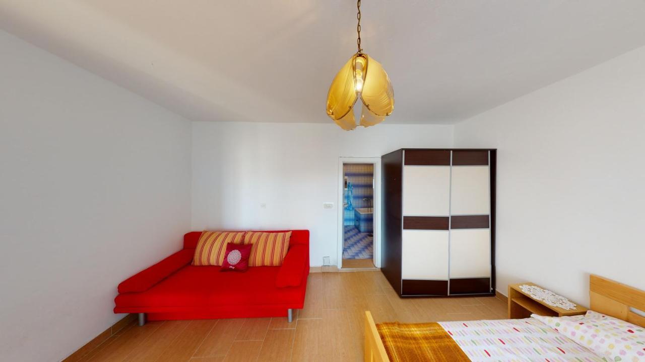 Apartments Riva Metajna Exterior photo