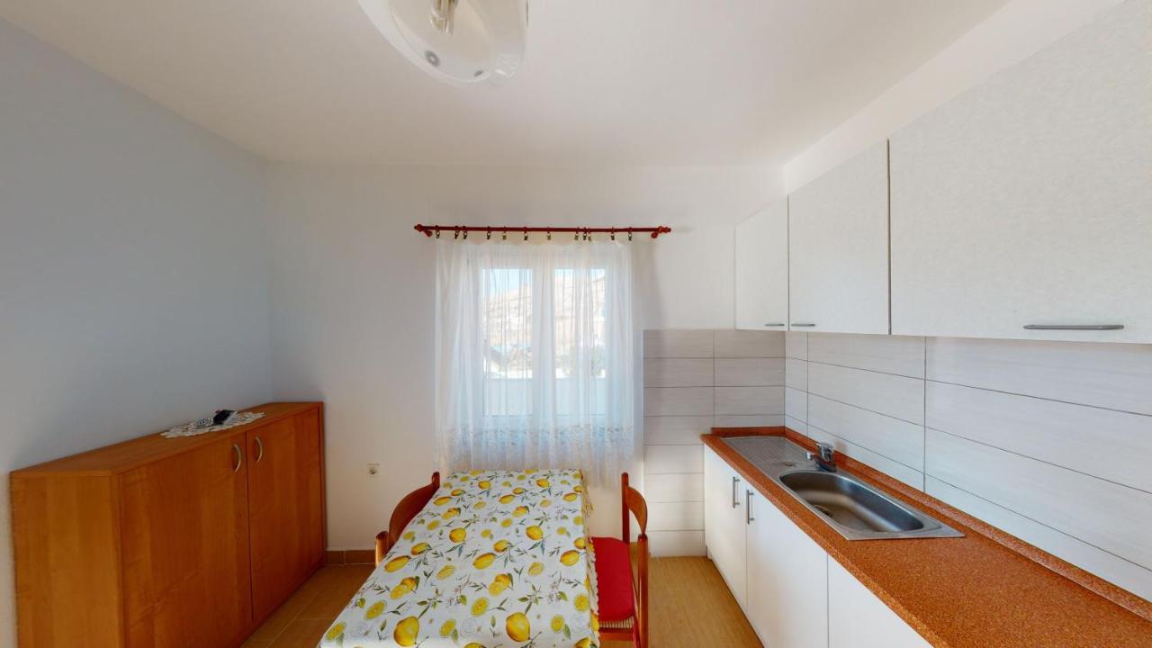 Apartments Riva Metajna Exterior photo