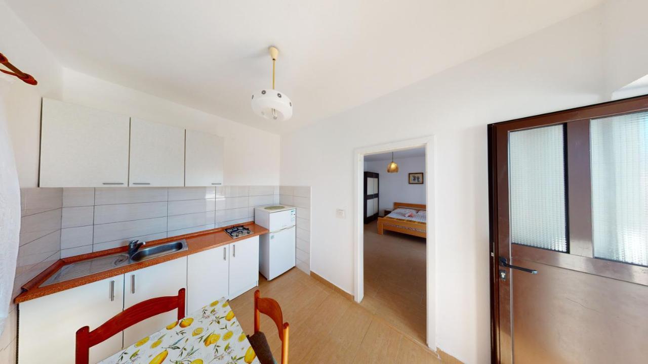 Apartments Riva Metajna Exterior photo
